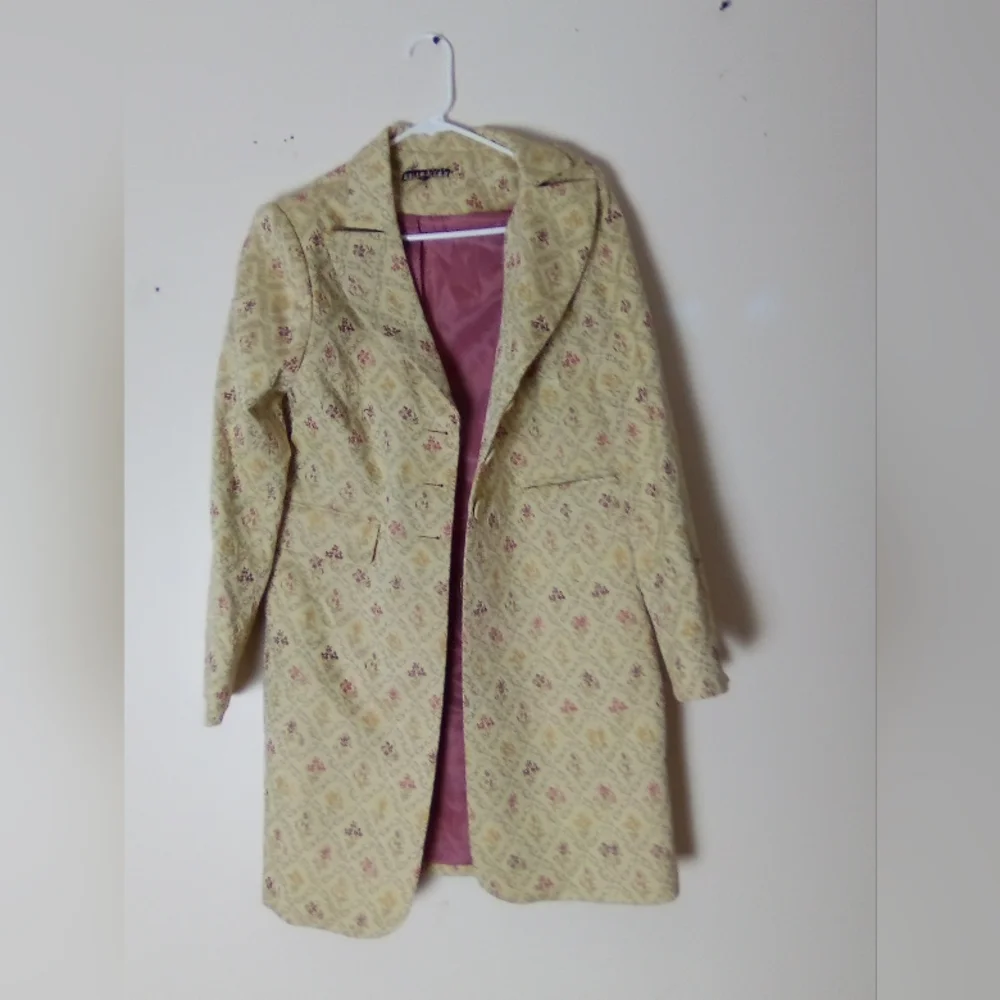 DALIA Elegant Cream Patterned Women's OVERBLAZER - Picture 4 of 8